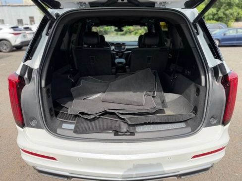 Used 2022 Cadillac XT6 Premium Luxury AWD/4WD image 11