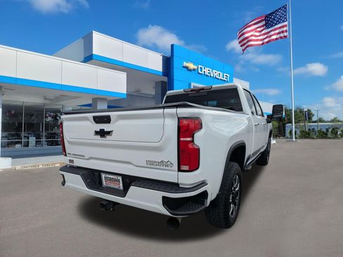 Used 2024 Chevrolet Silverado 2500 High Country w/ Technology Package AWD/4WD image 3