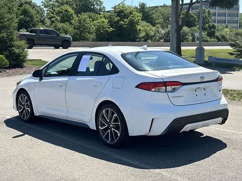 Used 2021 Toyota Corolla SE w/ SE Premium Package FWD image 23