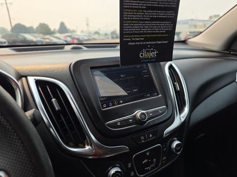 Used 2024 Chevrolet Equinox LT FWD image 17