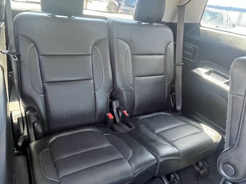 Used 2018 GMC Acadia SLT image 24