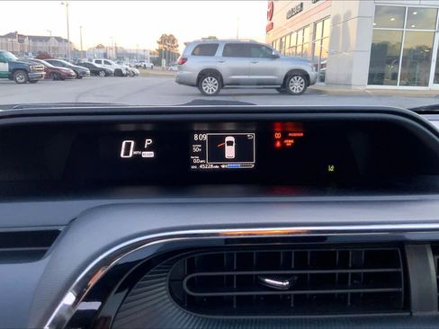 Used 2019 Toyota Prius C image 24