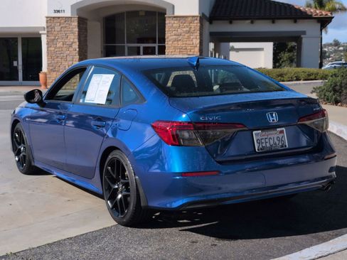 Used 2023 Honda Civic Sport image 3