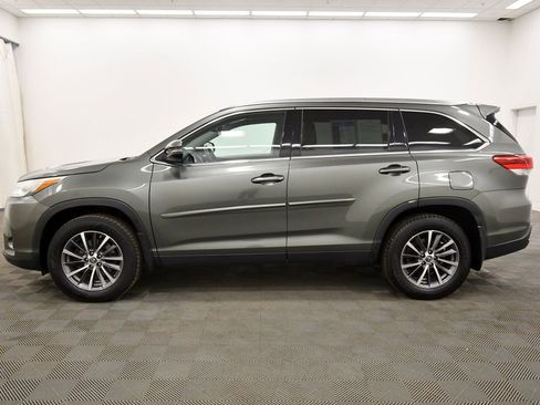 Used 2019 Toyota Highlander XLE w/ Protection Package #3 AWD/4WD image 4