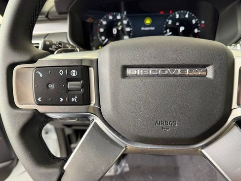 Used 2025 Land Rover Discovery Dynamic SE image 15