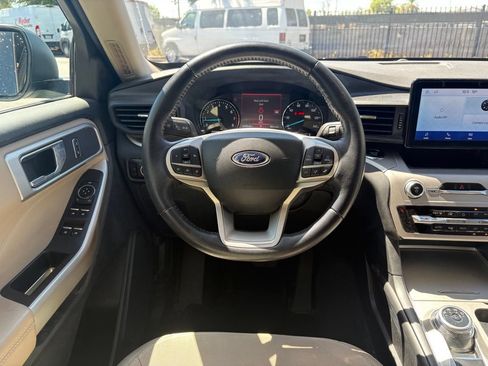 Used 2023 Ford Explorer XLT RWD image 5
