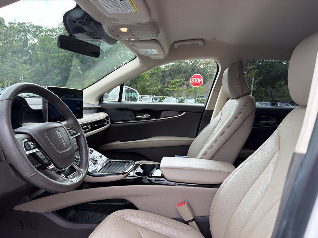 Used 2022 Lincoln Nautilus FWD image 17