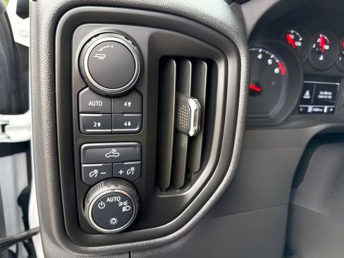 Used 2025 Chevrolet Silverado 1500 Custom Trail Boss AWD/4WD image 18