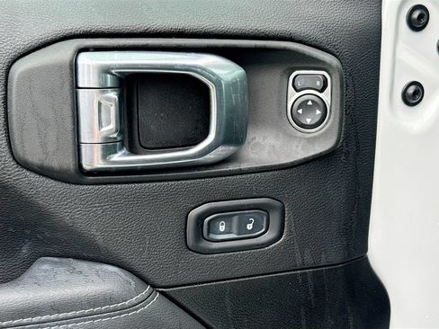 Used 2023 Jeep Wrangler Unlimited Sahara w/ Cold Weather Group AWD/4WD image 19