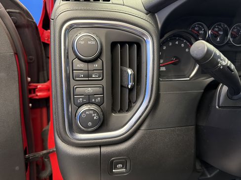 Used 2022 Chevrolet Silverado 1500 LT AWD/4WD image 15
