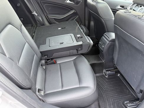 Used 2018 Mercedes-Benz GLA 250 4MATIC image 30