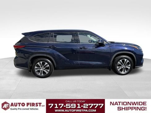 Used 2021 Toyota Highlander XLE AWD/4WD image 2