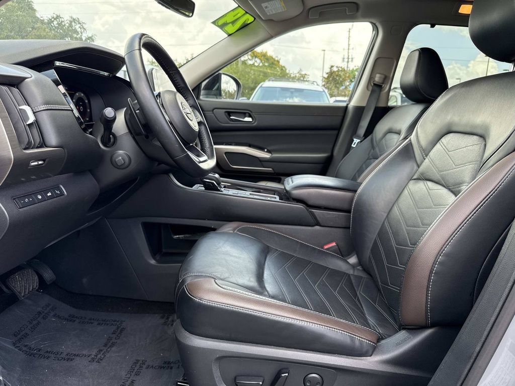 Used 2024 Nissan Pathfinder Platinum w/ Cargo Package FWD image 23
