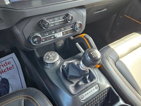 Used 2024 Ford Bronco Badlands w/ Sasquatch Package AWD/4WD image 25