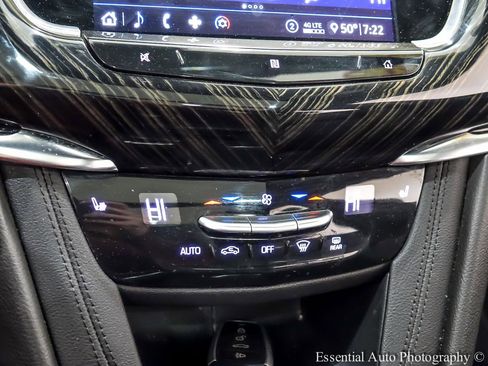 Used 2020 Cadillac XT6 Premium Luxury AWD/4WD image 23