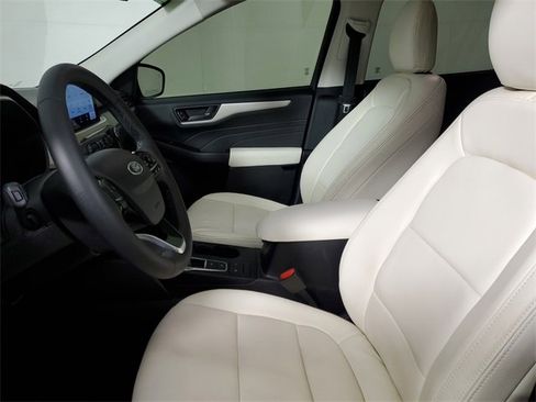 Used 2022 Ford Escape SE w/ SE Sport Appearance Package image 21