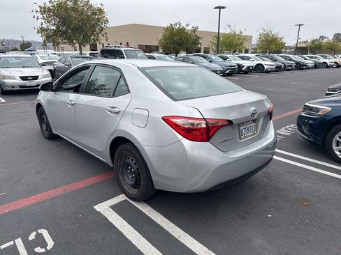 Used 2017 Toyota Corolla LE FWD image 2