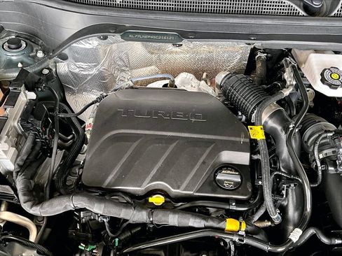 Used 2025 Chevrolet Trax LT FWD image 32