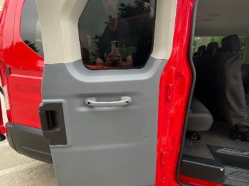 Used 2018 Ford Transit 150 XL image 13