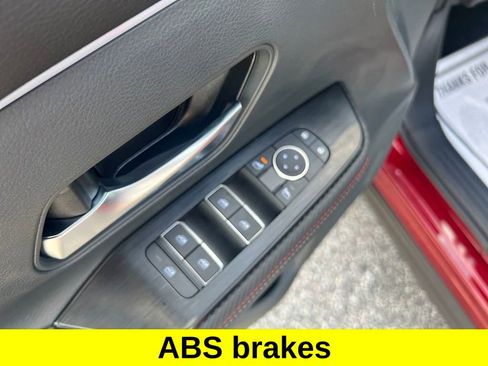 Certified 2025 Nissan Kicks SR FWD image 13