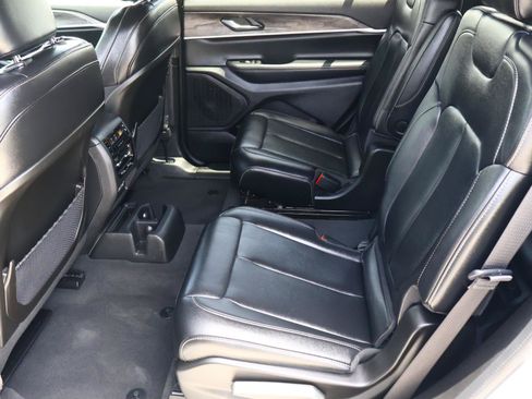 Used 2024 Jeep Grand Cherokee L Limited w/ Black Appearance Package AWD/4WD image 20