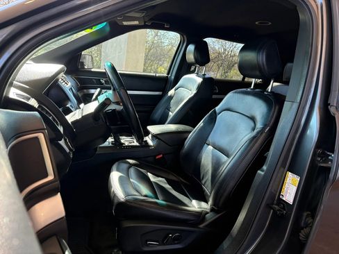 Used 2016 Ford Explorer XLT w/ Equipment Group 202A image 8
