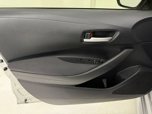 Used 2021 Toyota Corolla LE FWD image 29