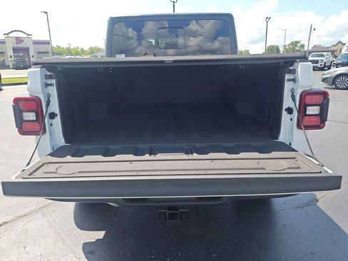 Used 2023 Jeep Gladiator Mojave w/ LED Lighting Group AWD/4WD image 9