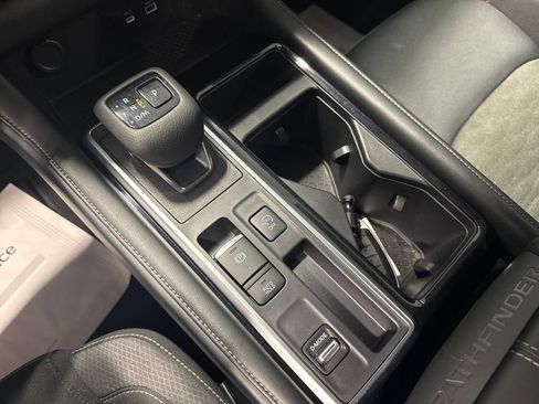 Used 2024 Nissan Pathfinder SV FWD image 19