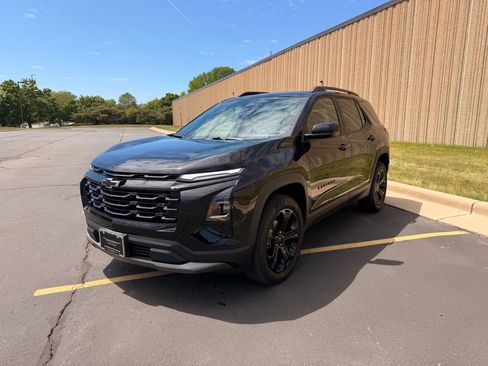 Used 2026 Chevrolet Equinox LT w/ Convenience Package II AWD/4WD image 3