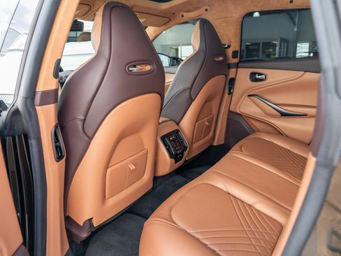 Used 2021 Aston Martin DBX image 32