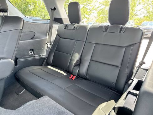 Used 2023 Ford Explorer XLT w/ Equipment Group 202A AWD/4WD image 23