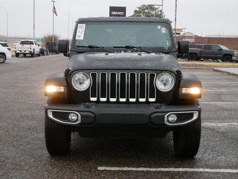 Used 2021 Jeep Wrangler Unlimited Sahara w/ Uconnect 4C Nav & Sound Group AWD/4WD image 4