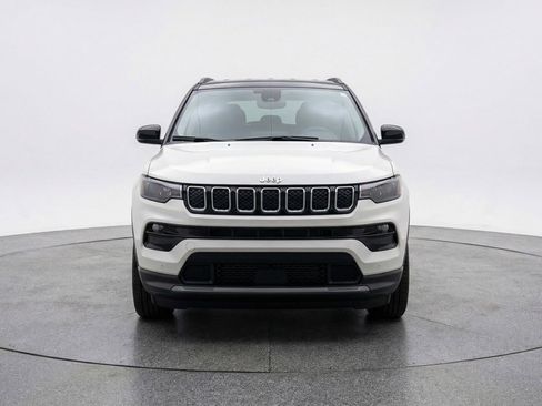 Used 2025 Jeep Compass Limited AWD/4WD image 2
