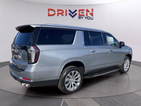 New 2026 Chevrolet Suburban Premier image 5