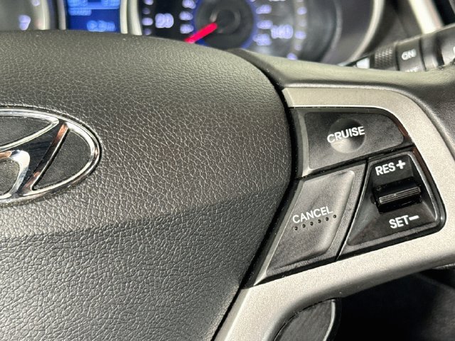 Used 2017 Hyundai Veloster Value Edition FWD image 12