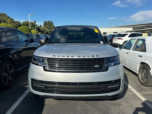 Used 2025 Land Rover Range Rover SE image 5