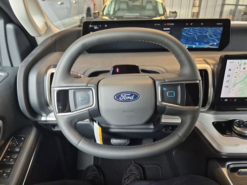 New 2025 Ford Expedition Active image 28