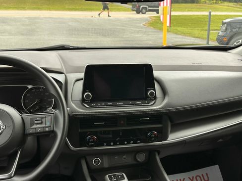 Used 2023 Nissan Rogue SV FWD image 27