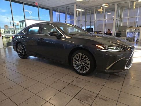 Used 2025 Lexus ES 350 Ultra Luxury image 2