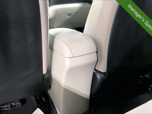 Used 2025 Kia Soul LX w/ LX Technology Package FWD image 30