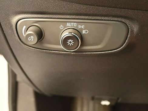 Used 2018 Chevrolet Equinox LS FWD image 32