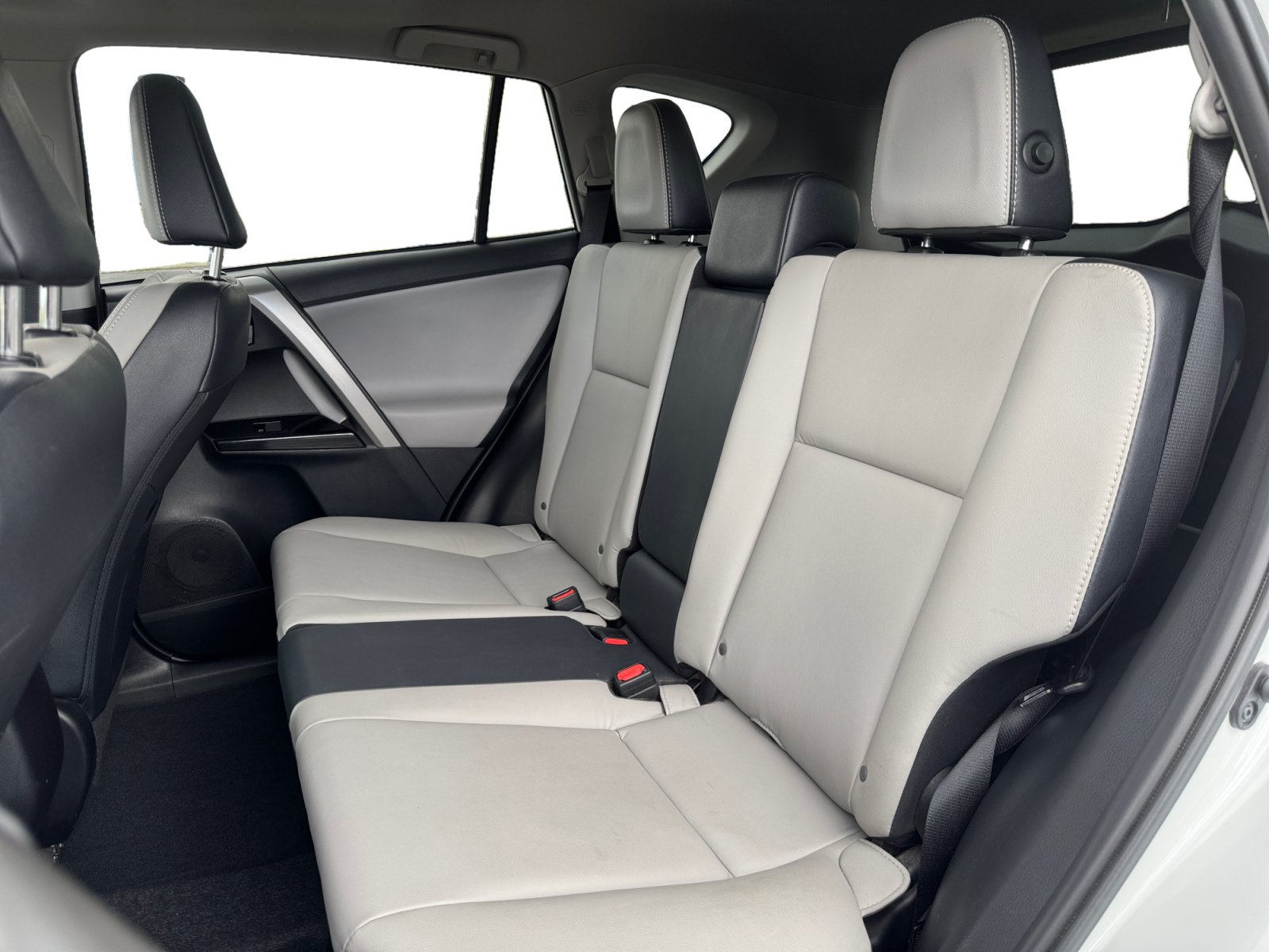 Used 2016 Toyota RAV4 Limited FWD image 13