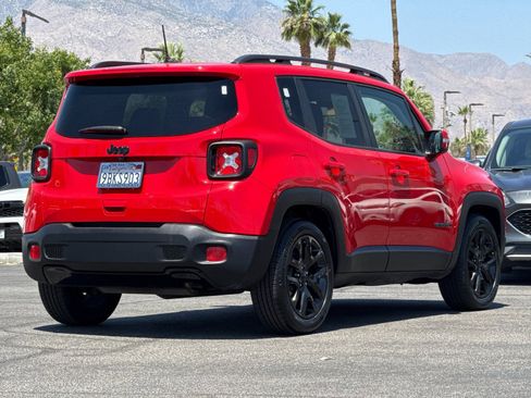 Used 2018 Jeep Renegade Altitude w/ Cold Weather Group FWD image 3