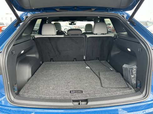 Certified 2025 Volkswagen Atlas Cross Sport SEL R-Line image 28