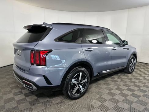 Used 2023 Kia Sorento S w/ Panoramic Sunroof Package image 3