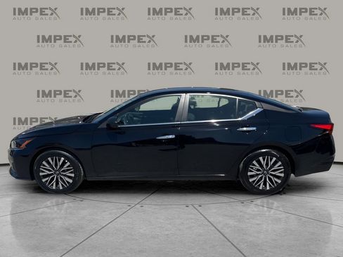 Used 2025 Nissan Altima 2.5 SV FWD image 2