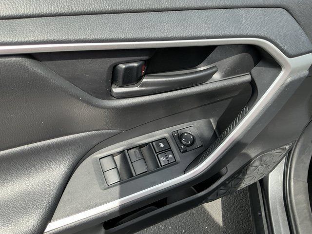 Used 2024 Toyota RAV4 LE AWD/4WD image 17