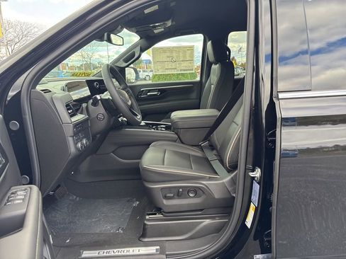 New 2025 Chevrolet Suburban Premier image 10