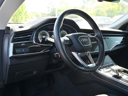 Used 2023 Audi Q8 Premium w/ Convenience Package image 3
